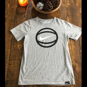 🌿EUC Nike Boys T-shirt, size Large🌿